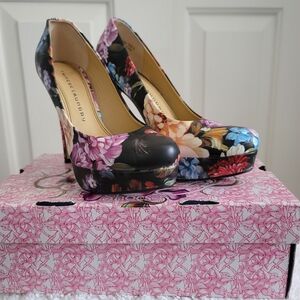 Chinese Laundry, Oil Painted Flowers Platforms